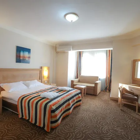 Hotel Crystal &