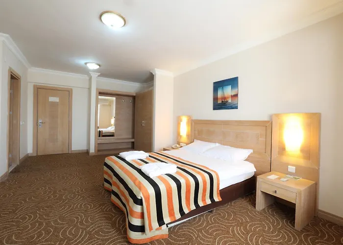 Hotel Crystal & Kaymaklı